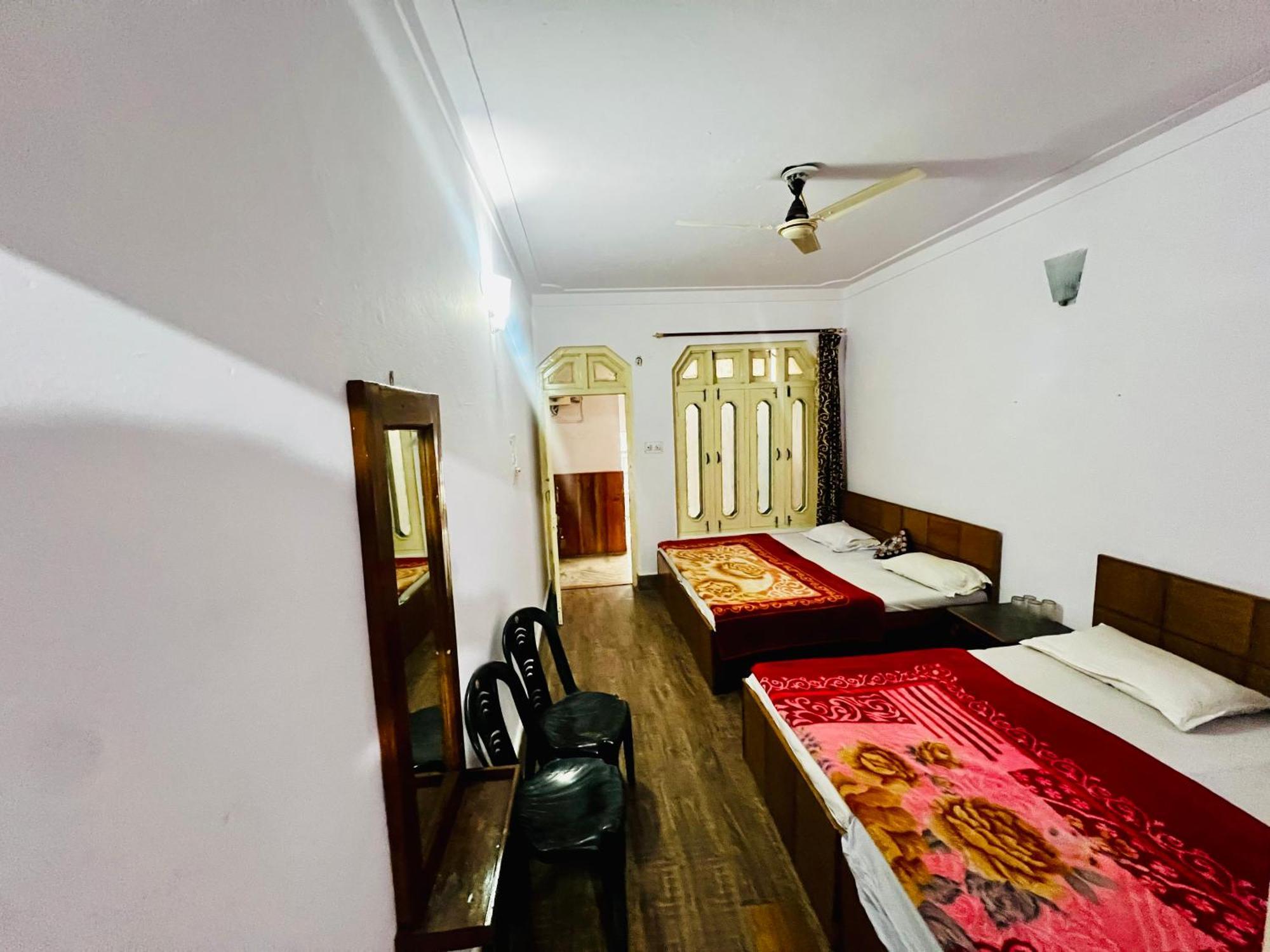 Inder Palace Barkot Екстериор снимка