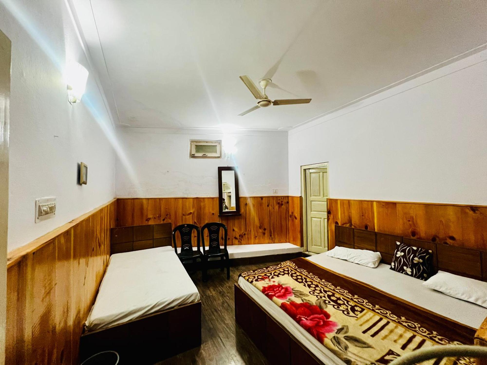 Inder Palace Barkot Екстериор снимка
