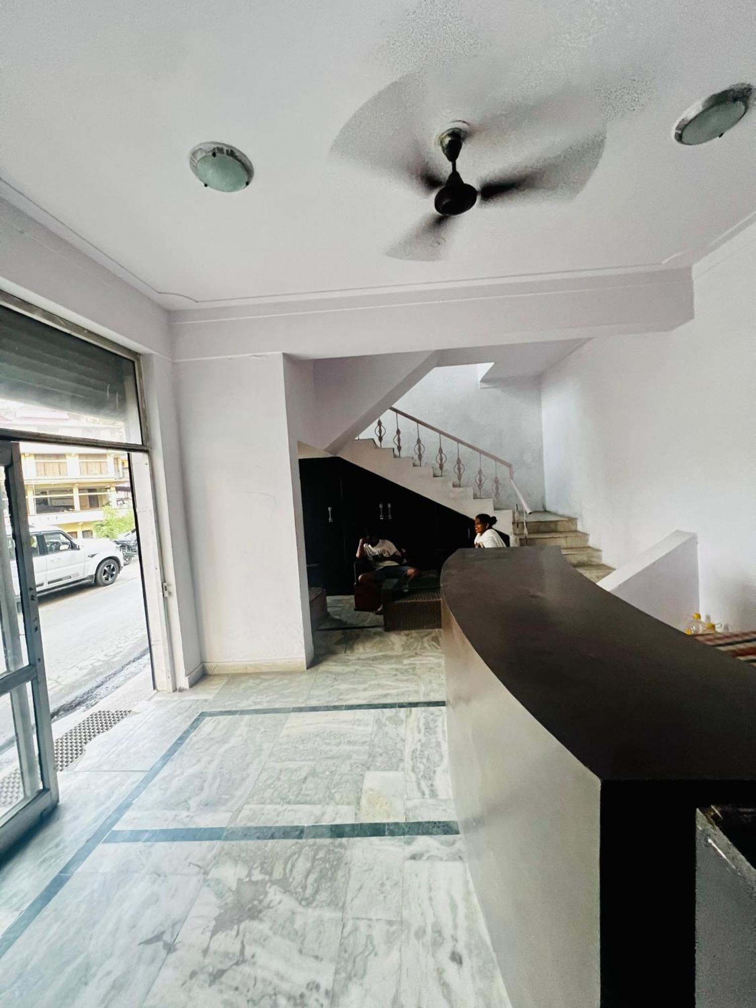 Inder Palace Barkot Екстериор снимка