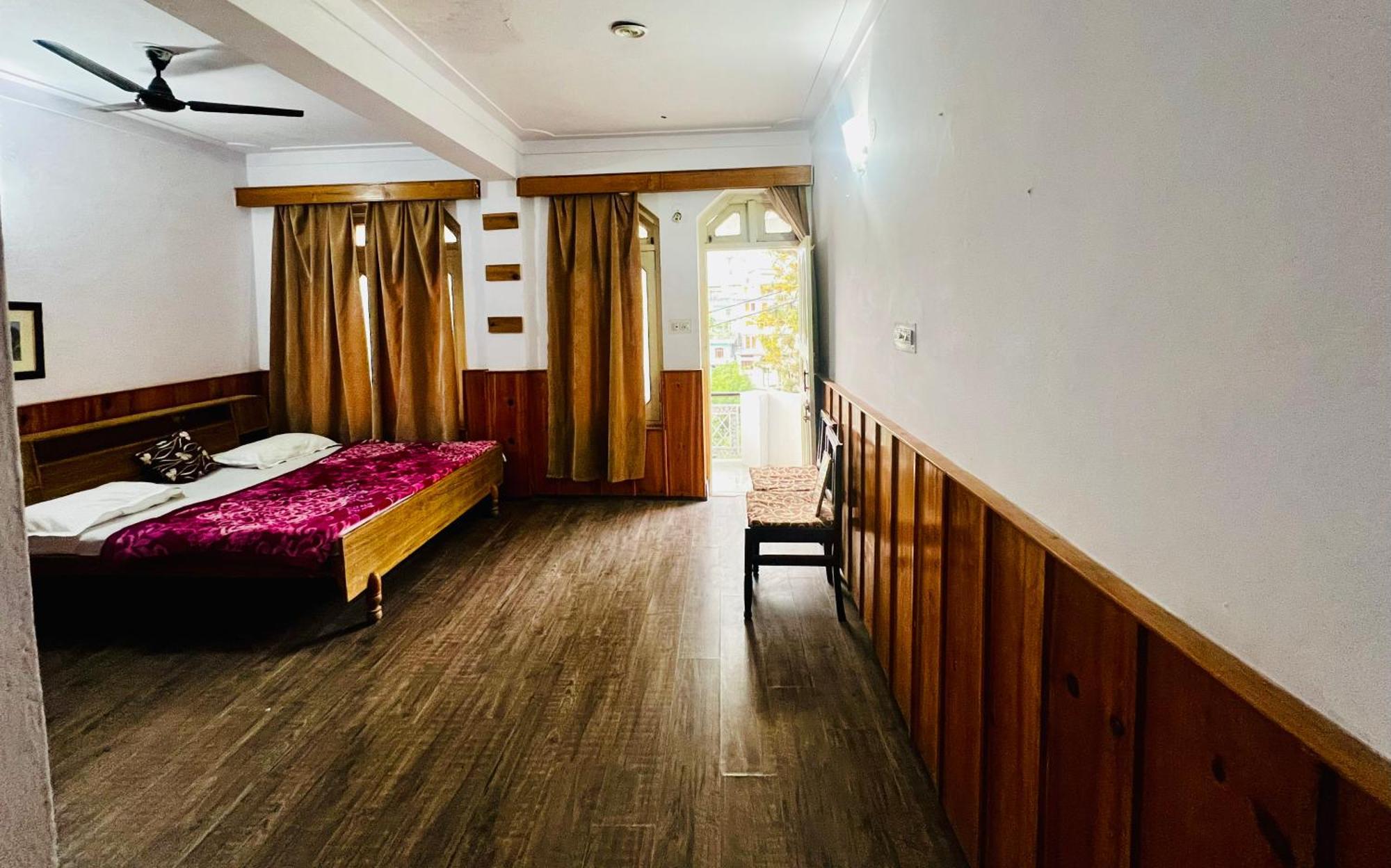 Inder Palace Barkot Екстериор снимка